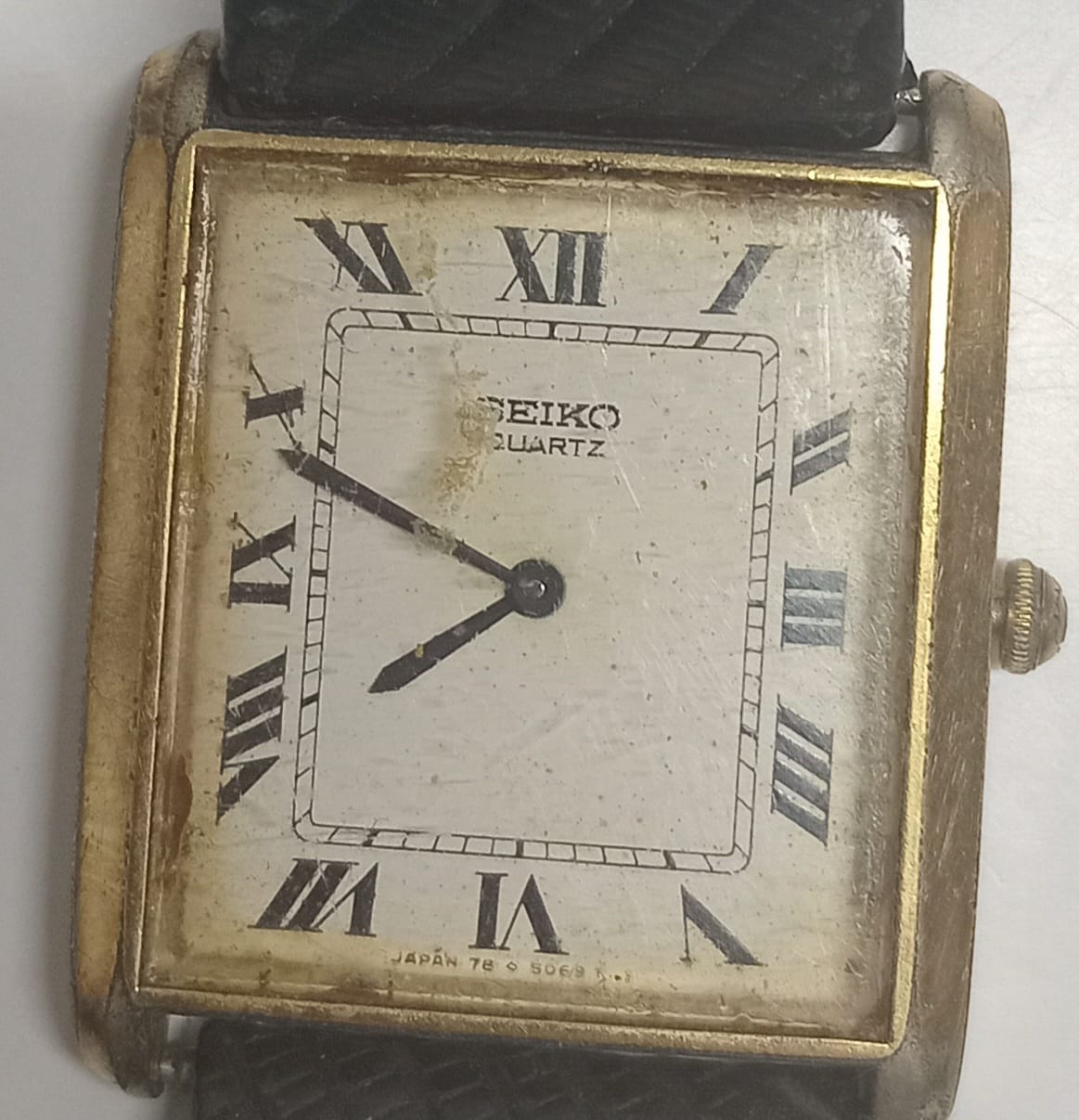 Reloj SEIKO antiguo tal como se recibió, antes de la restauración